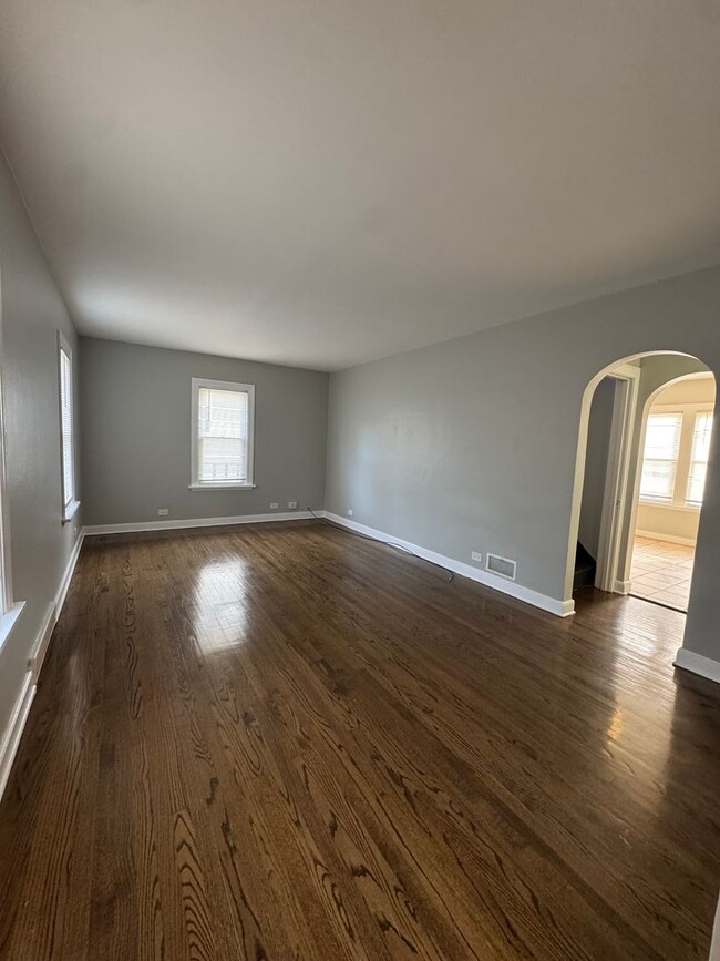 Building Photo - Move-in ready 3-bedroom home located in La...