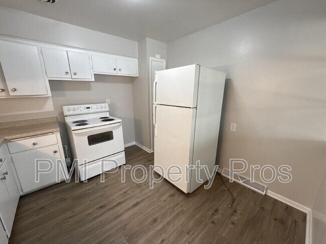 Building Photo - 7701 W Hampton Ave