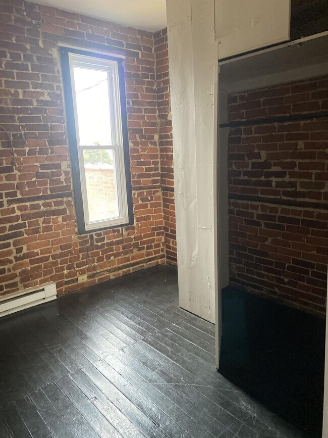 Building Photo - 114 W Franklin St