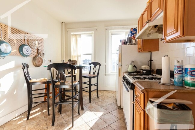 Building Photo - Great two bedroom in Packard's Corner