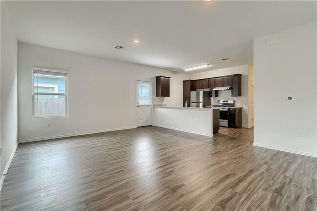 Foto del edificio - 7213 Tonka Ln