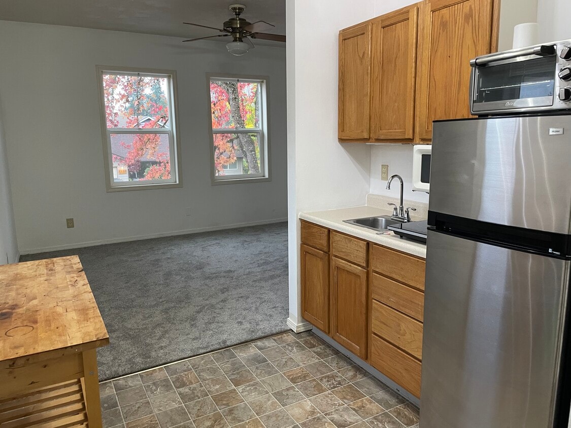 1330 SW Century Ct Unit Rental, Mcminnville, OR 97128 Apartments in