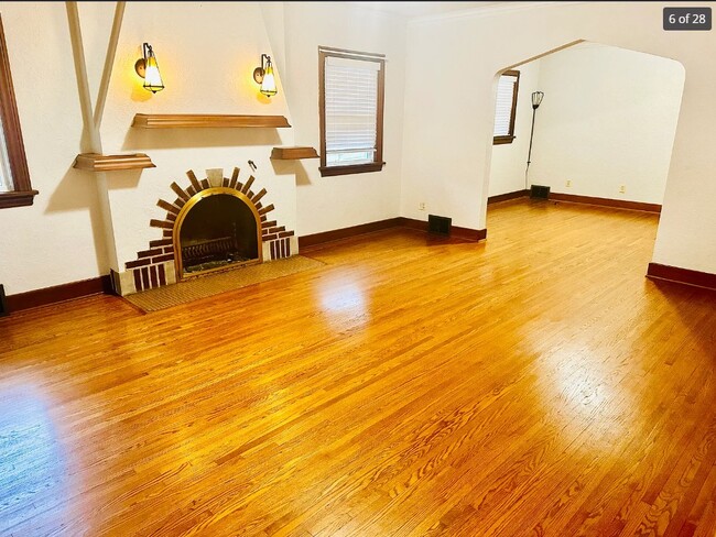 Foto del edificio - 2501 W Moss Ave