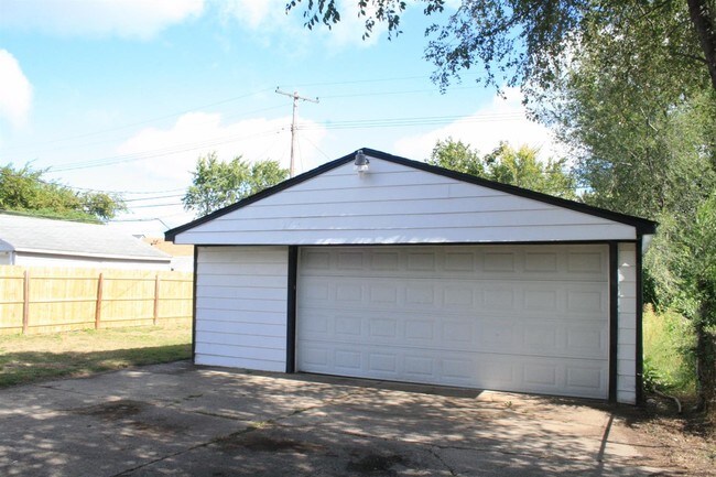 Foto del edificio - 1240 Red Leaf Ln