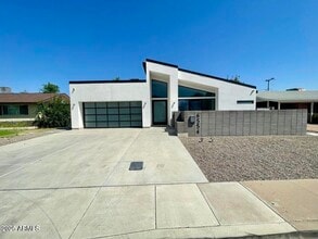 Building Photo - 6554 E 5th St
