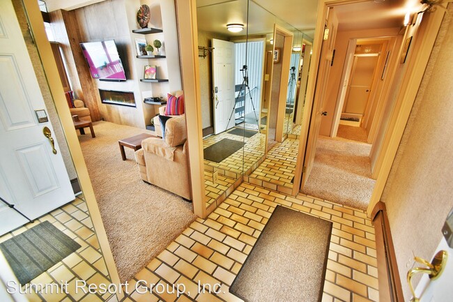 Building Photo - 3 br, 2 bath House - Anchorage West #126 5...