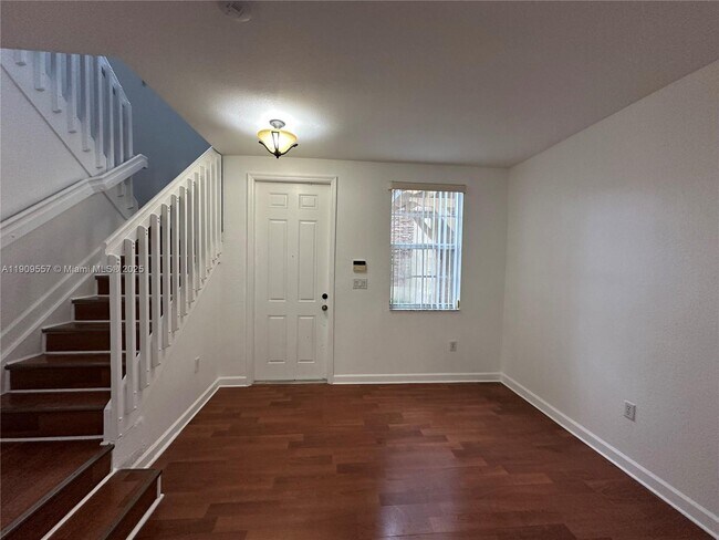 Foto del edificio - 3370 NE 14th Dr