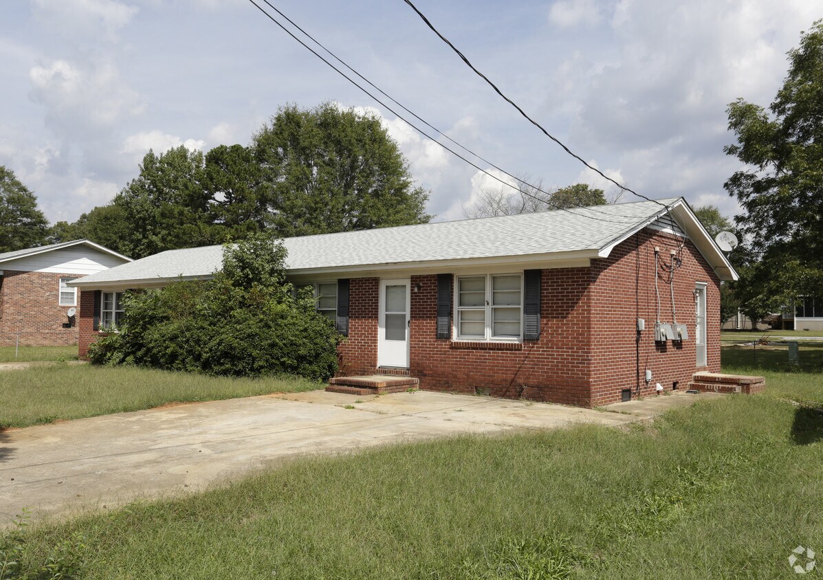 Building Photo - Maple St Duplex