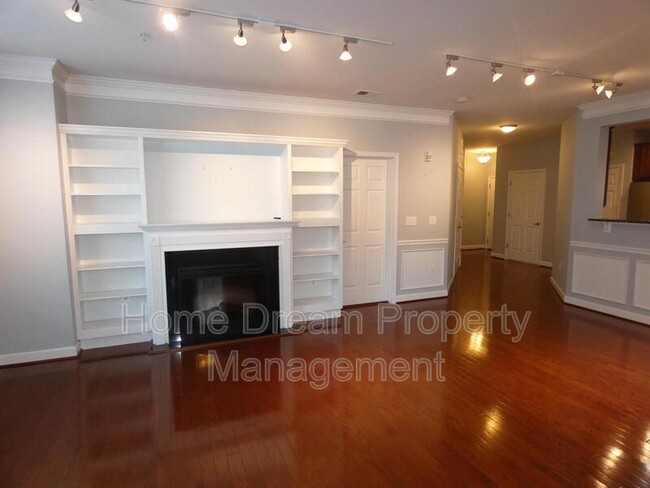 Foto del edificio - 701 Cobblestone Blvd