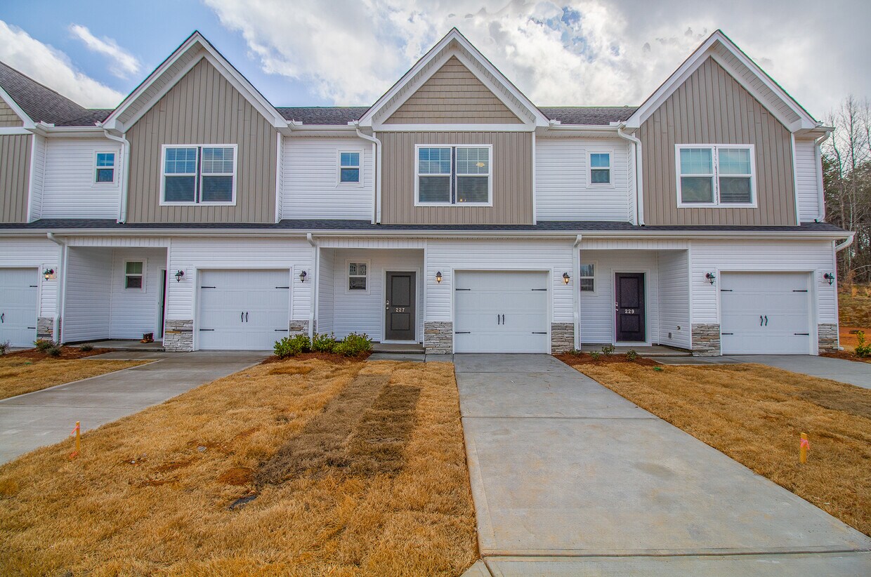 376 White Peach Way, Duncan, SC 29334 Townhome Rentals in Duncan SC