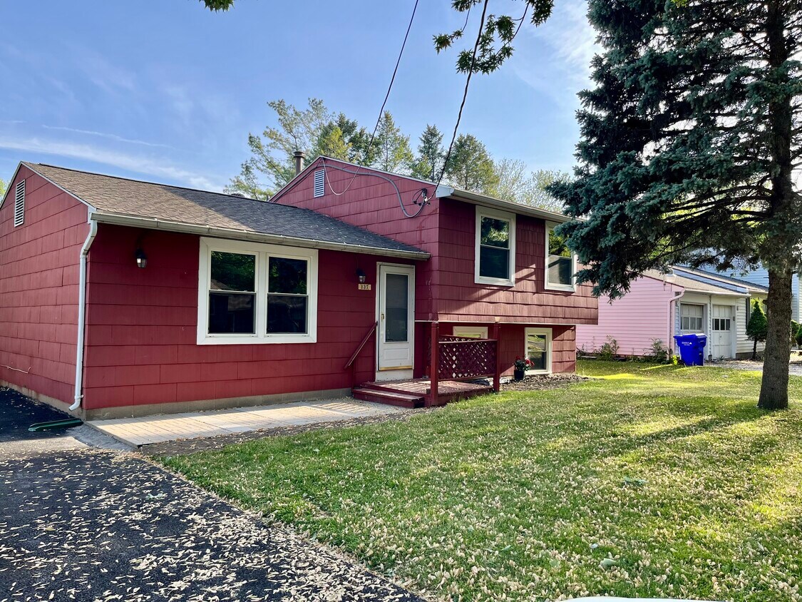 137 Pilot St, Rochester, NY 14606 House for Rent in Rochester, NY