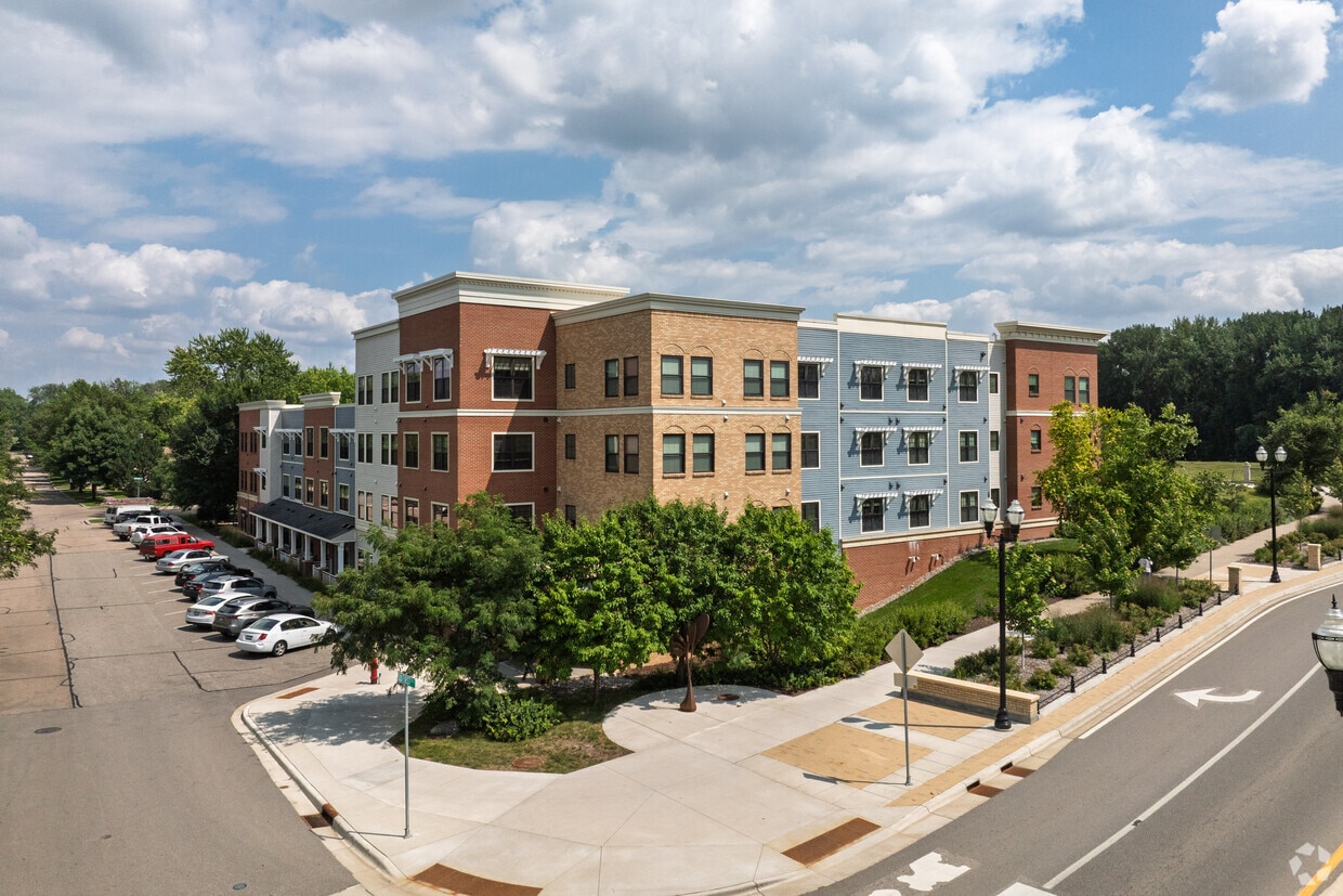 Primary Photo - The Landing Apartments