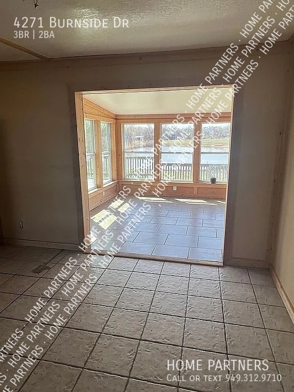Foto del edificio - Rent to Own Lake Front Fixer Upper with a ...