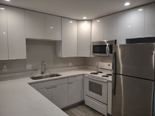 Foto del edificio - Pristine move-in ready condo located in Di...