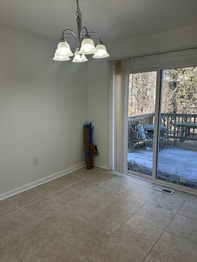 Foto del edificio - 6913 Woodstream Ln