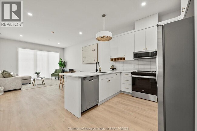 Photo du bâtiment - 364 Grand Ave E