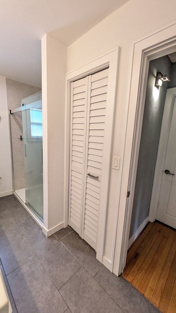 Photo - Charming two bedroom one bath cottage with... House