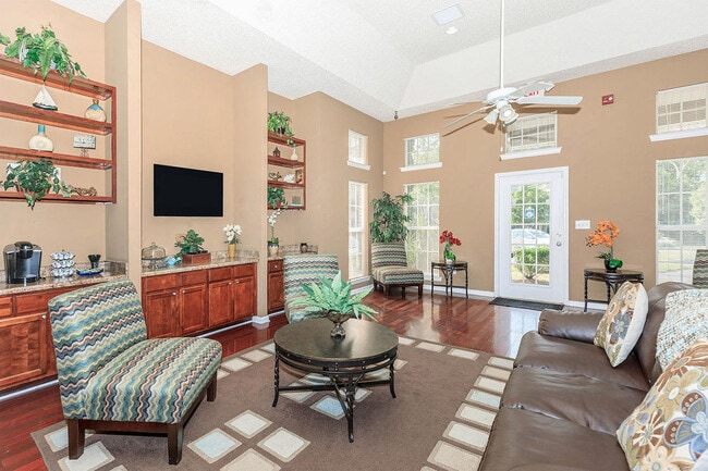 Clubhouse - Cross Creek Apartment Homes