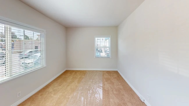 Building Photo - 110 S Buena Vista St