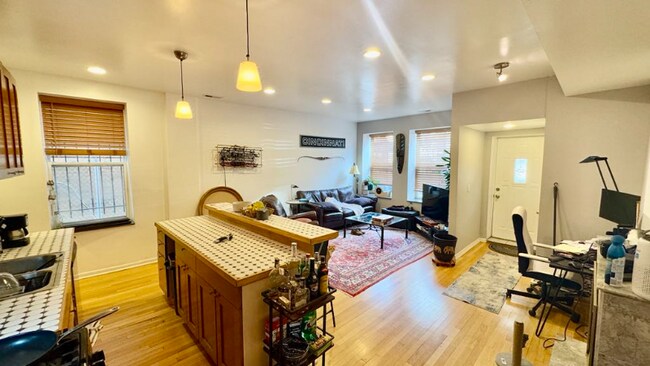 Foto del edificio - 1453 W Cortez St