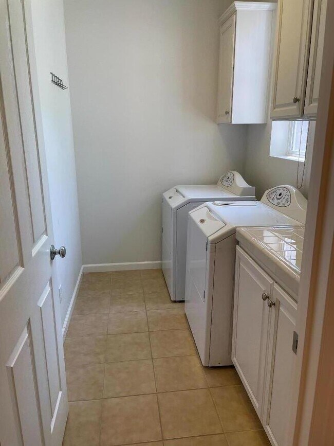 Foto del edificio - 200 Live Oak Way