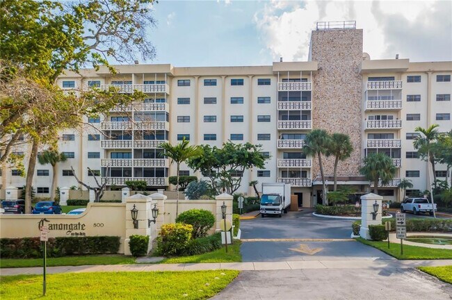 Foto del edificio - 800 NE 195th St