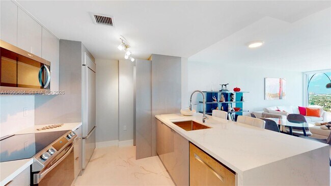 Foto del edificio - 10275 Collins Ave
