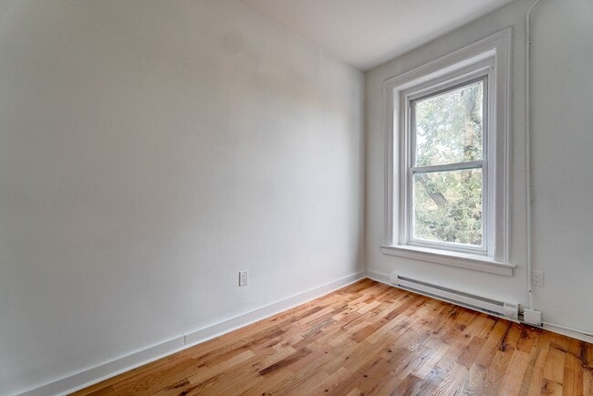 Building Photo - 522 Elm St