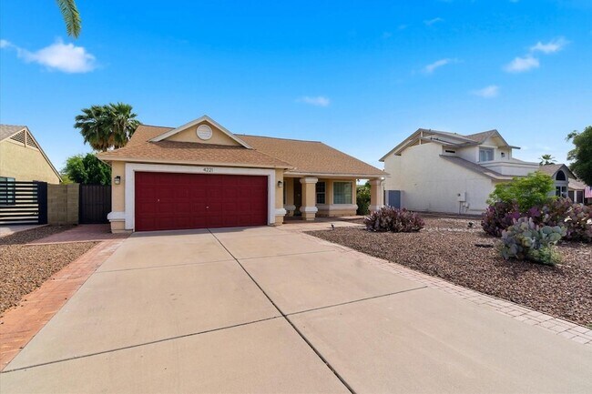 Building Photo - 4221 E Everett Dr