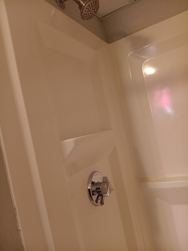 Building Photo - 37 Bancroft St