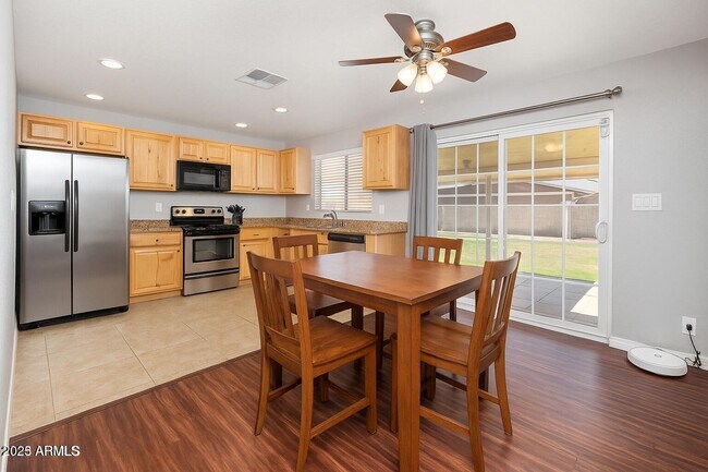 Building Photo - 307 W Piute Ave