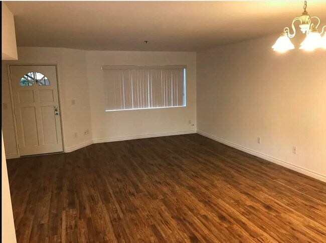 Foto del edificio - 1122 N Columbus Ave