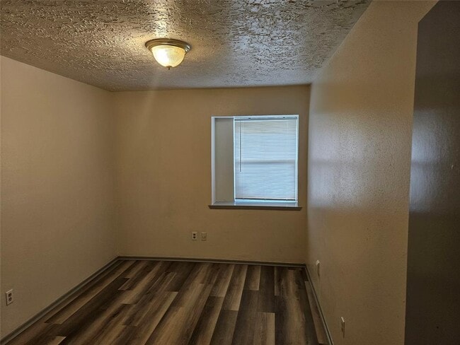 Building Photo - 13021 High Star Dr