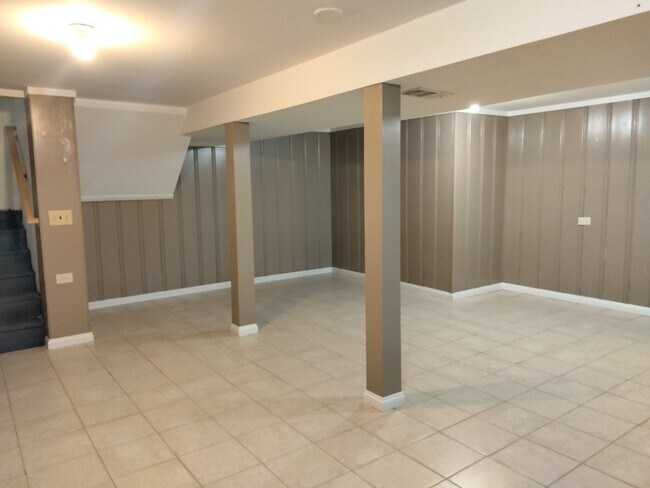 Building Photo - 25 Thomas Rd