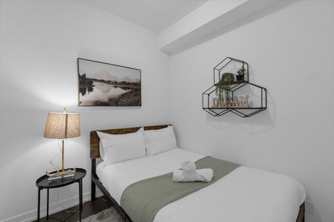 Building Photo - 98 Lillian St