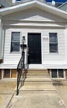 Building Photo - 1043 S 54th St