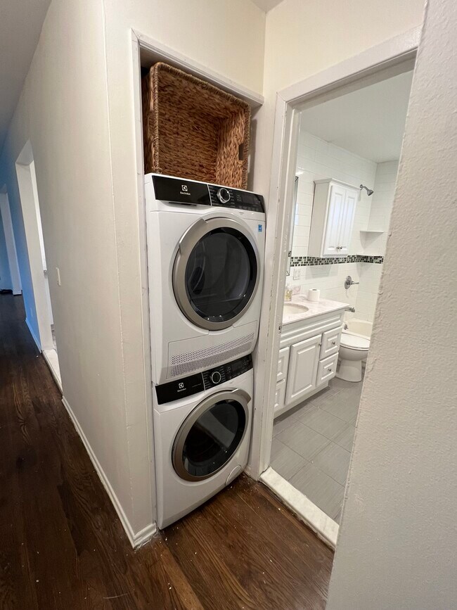 washer/dryer - 124 Nassau Ln