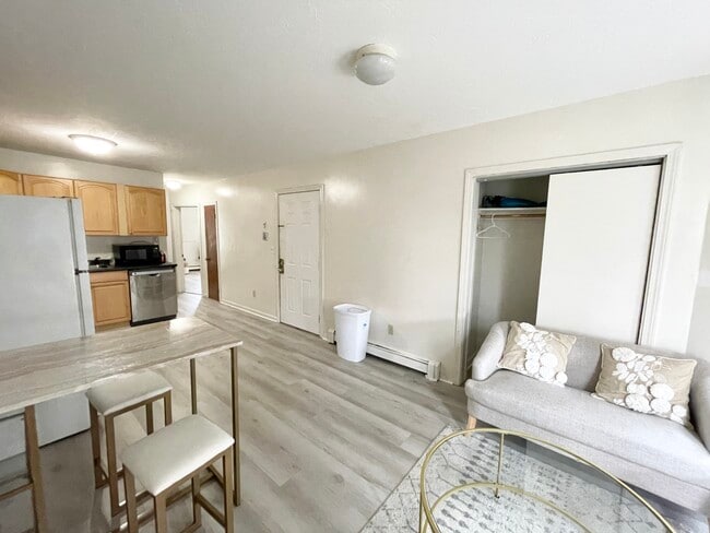 Building Photo - 80 Hammond St