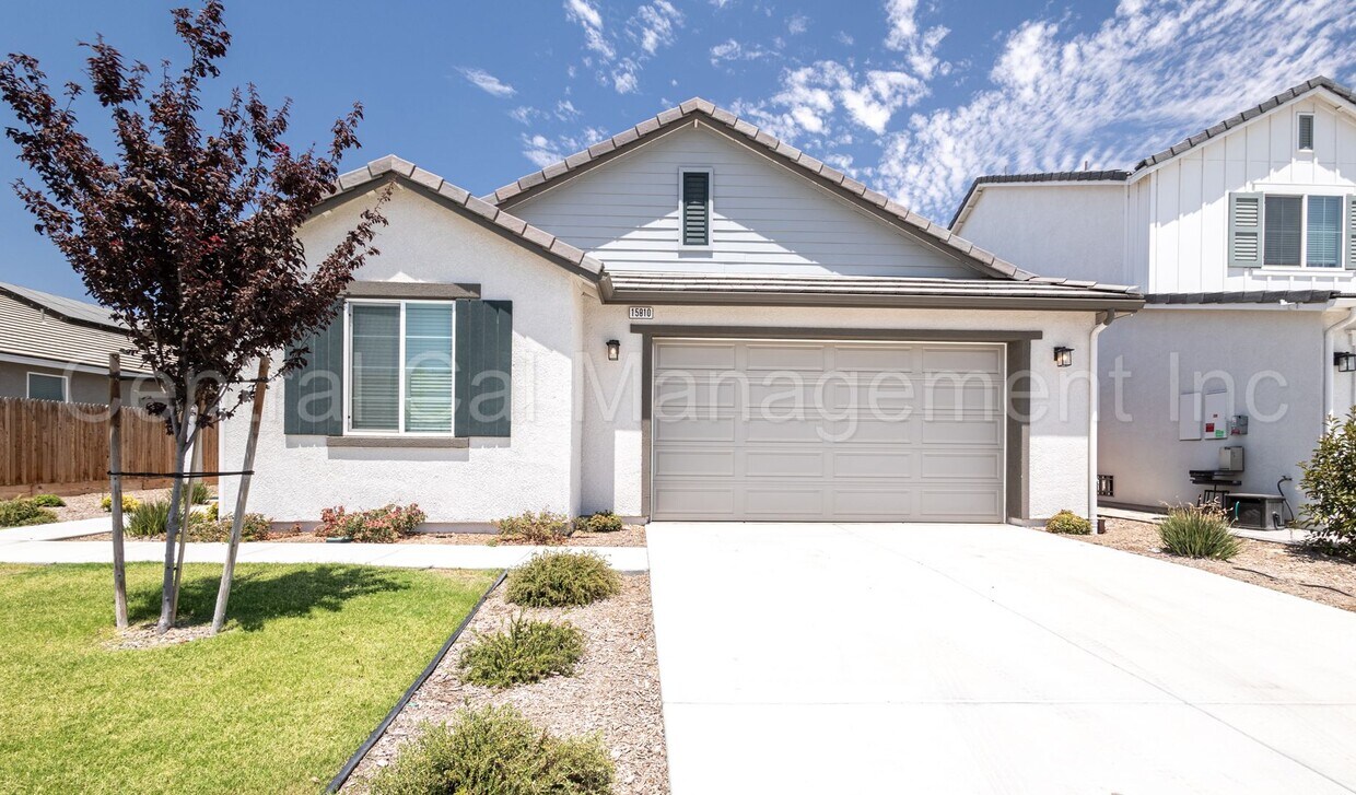 Primary Photo - 4 Bedroom/3 Bath Home with Solar in Commun...