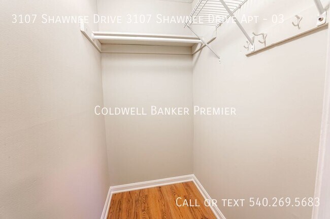 Building Photo - Beautifully Renovated Apartment in Winches...