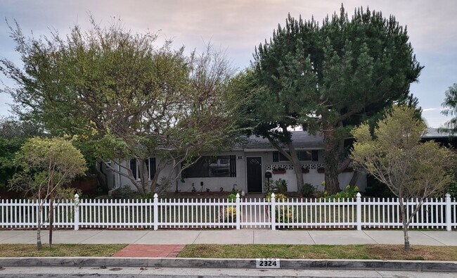Building Photo - 2324 Pier Ave