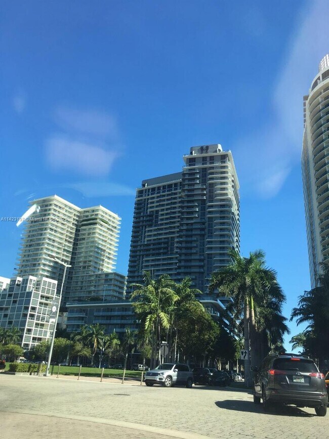 Foto del edificio - 121 NE 34th St