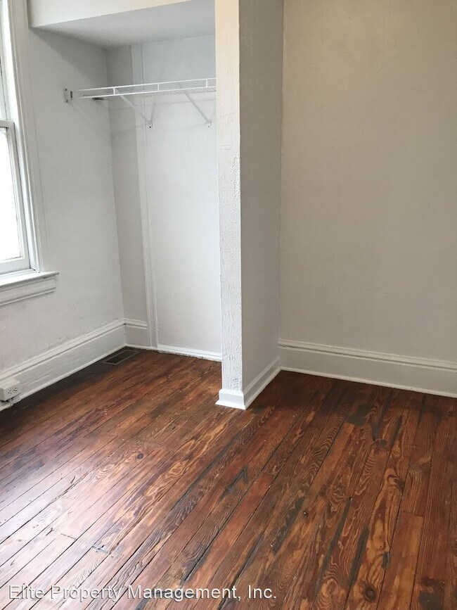 Building Photo - 4 br, 1 bath House - 636 W. Princess St.