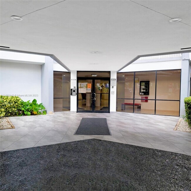 Foto del edificio - 1300 NE Miami Gardens Dr