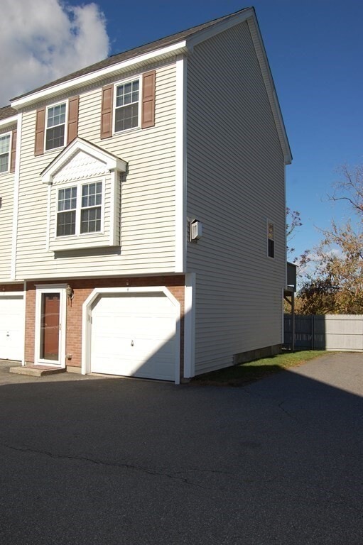 Building Photo - 1005 Middlesex St