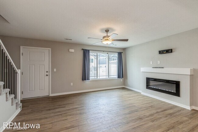 Building Photo - 3 br, 2.5 bath House - 916 NE 57th Lane