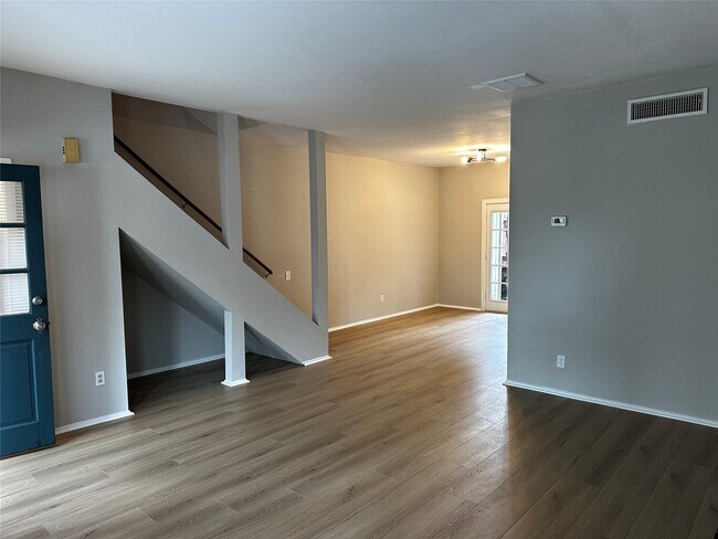 Building Photo - 11710 Southlake Dr