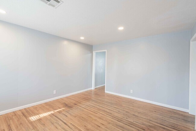 Building Photo - Vouchers Accepted! Newly remodeled!