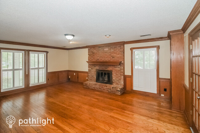 Foto del edificio - 581 W White Road, Collierville, TN, 38017