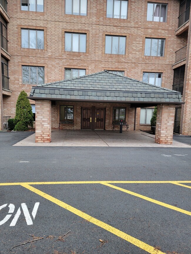 2525 Greensburg Pike Unit 401, Pittsburgh, PA 15221 Condo for Rent in